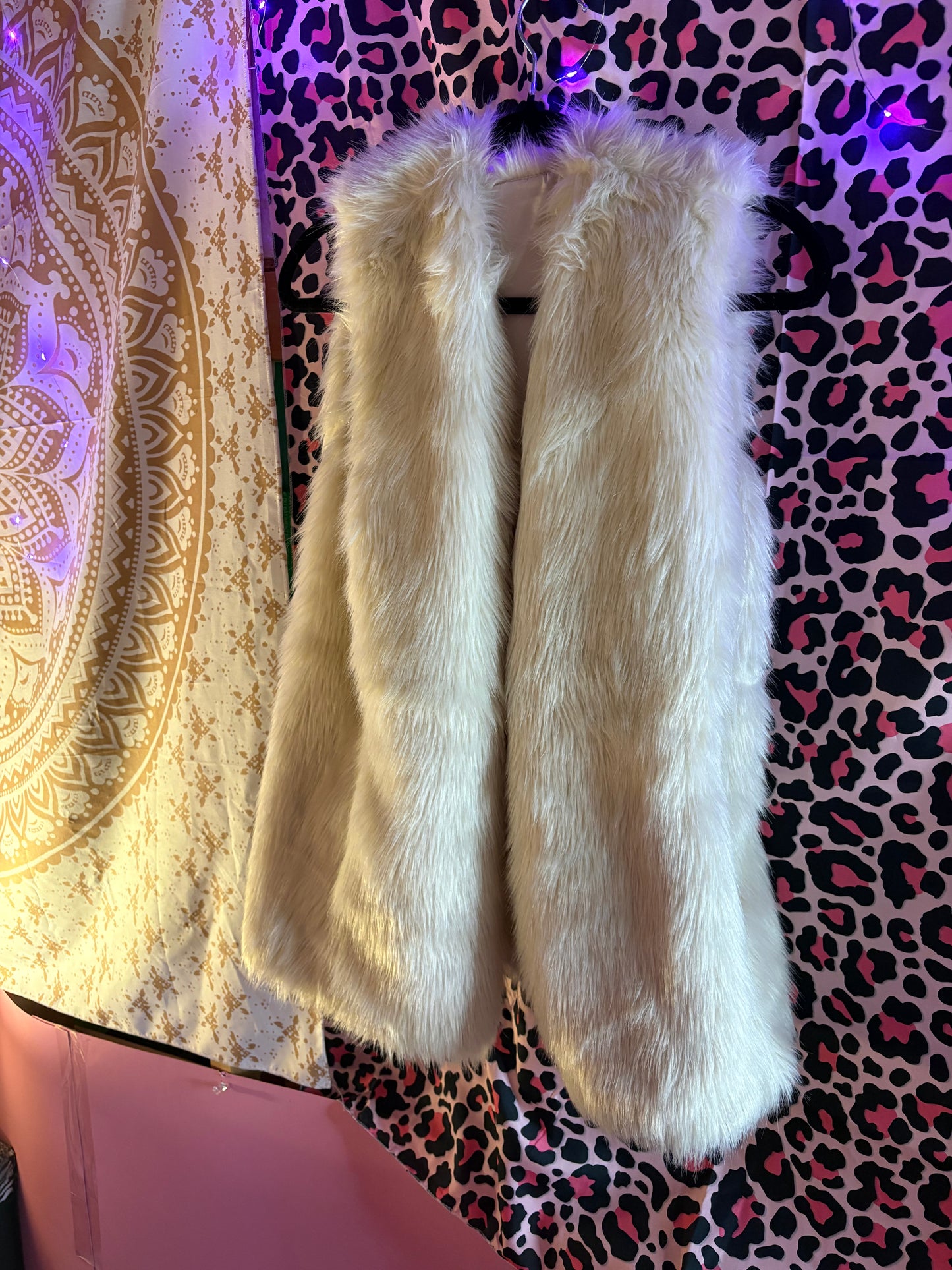 Chic white fur vest- old navy