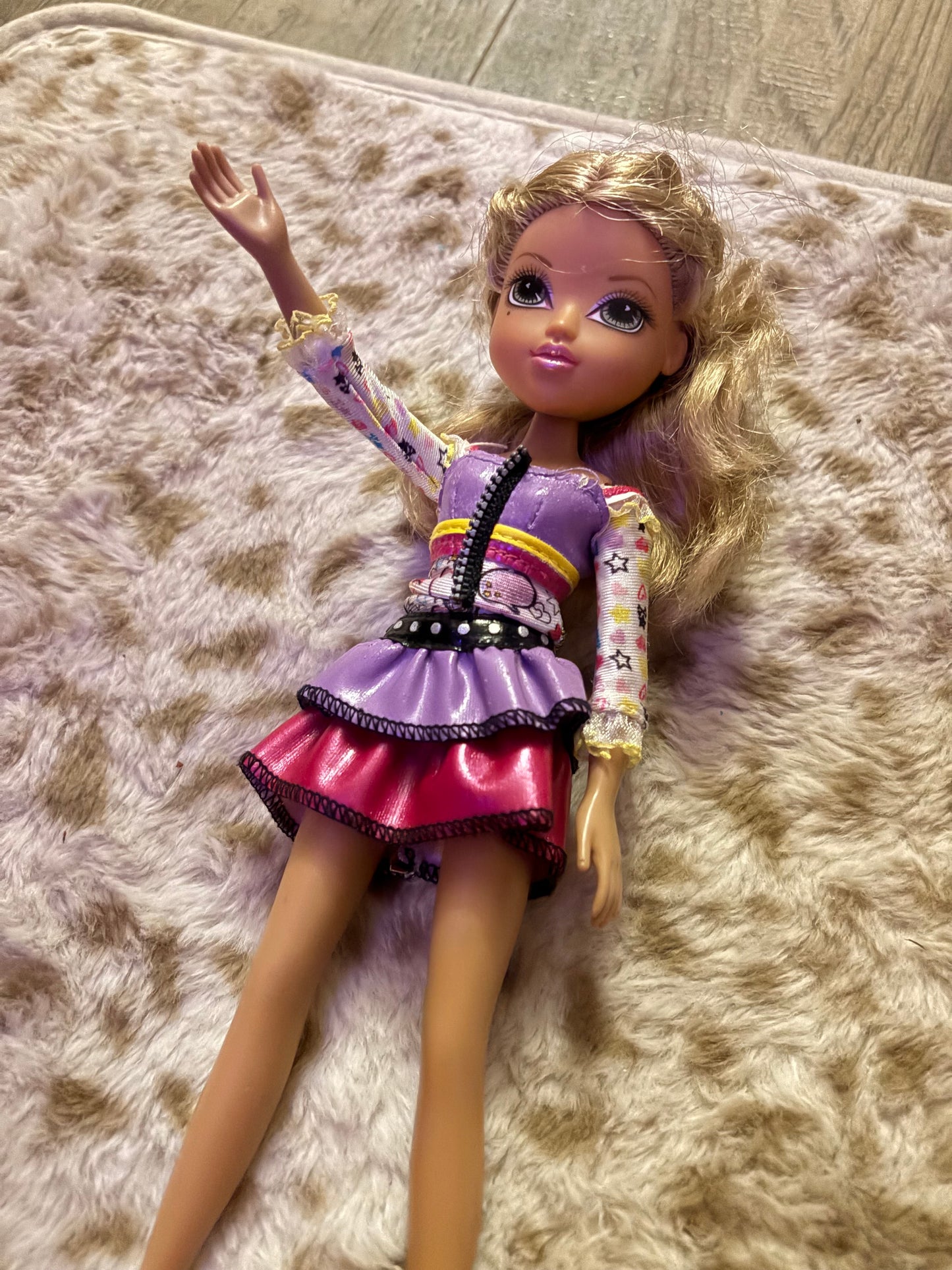 Moxie Girlz MGA Discontinued- AVERY DOLL
